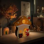   Világító dekoráció - gomba ház rókával - 15 x 16 x 5 cm - fából