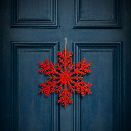 Karácsonyi dekoráció - jégkristály - glitteres piros - akasztható - 31 cm