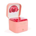 9 db műrózsa díszdobozban nyaklánccal - 11 x 11 x 9,5 cm - rózsaszín 9 db műrózsa díszdobozban nyaklánccal - 11 x 11 x 9,5 cm - rózsaszín