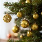 Karácsonyfadísz szett - 100 db gömb + csúcsdísz - arany Karácsonyfadísz szett - 100 db gömb + csúcsdísz - arany